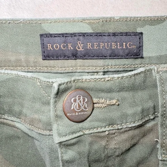 Rock & Republic Camouflage Green Shorts - Picture 6 of 7